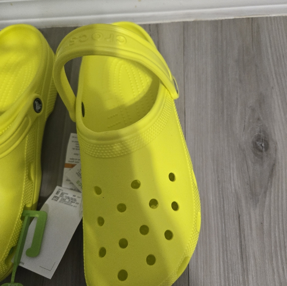 NWT NEON YELLOW CROCS classic clogs casual ADULTS 10 12 - Picture 5 of 6
